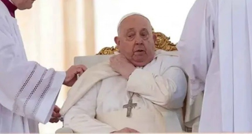 Internaron al papa Francisco por una bronquitis