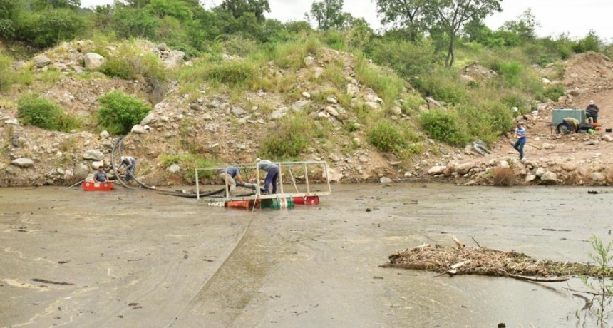 Gobierno emplea recursos para aumentar el caudal de agua en el dique La Aguadita
