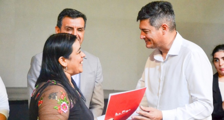 Se entregaron 290 nuevos cargos docentes