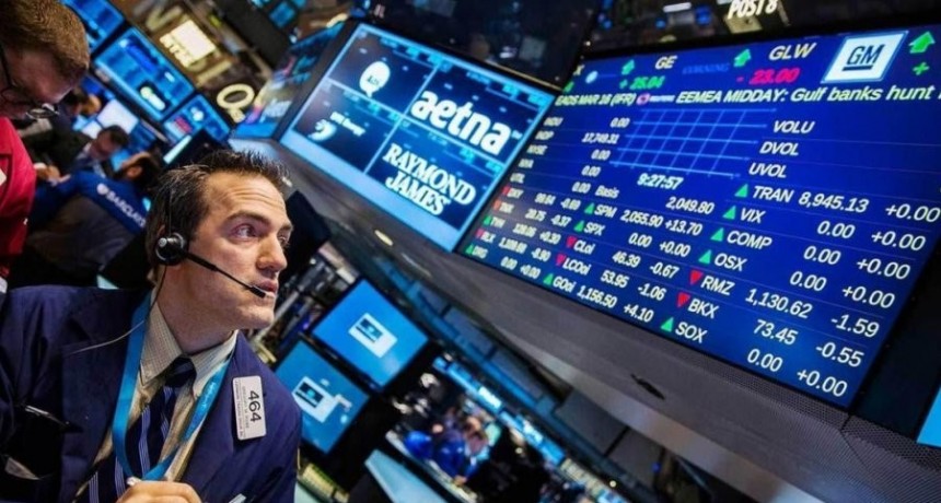Alerta: volvió a subir el riesgo país y hubo caídas en la bolsa