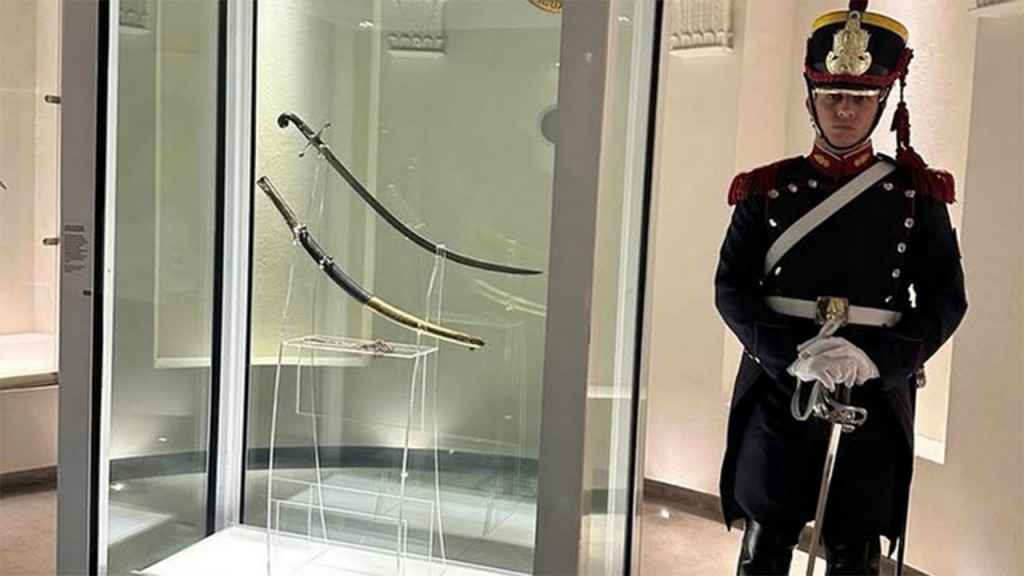 Renunció la directora del Museo Histórico Nacional tras el traslado del sable corvo de San Martín