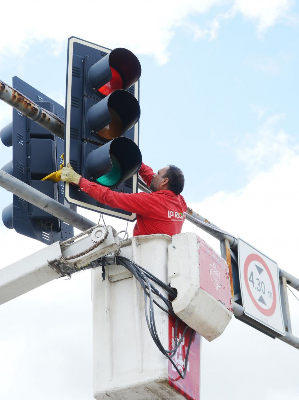 El Municipio puso en marcha un histórico plan de semaforización en toda la ciudad