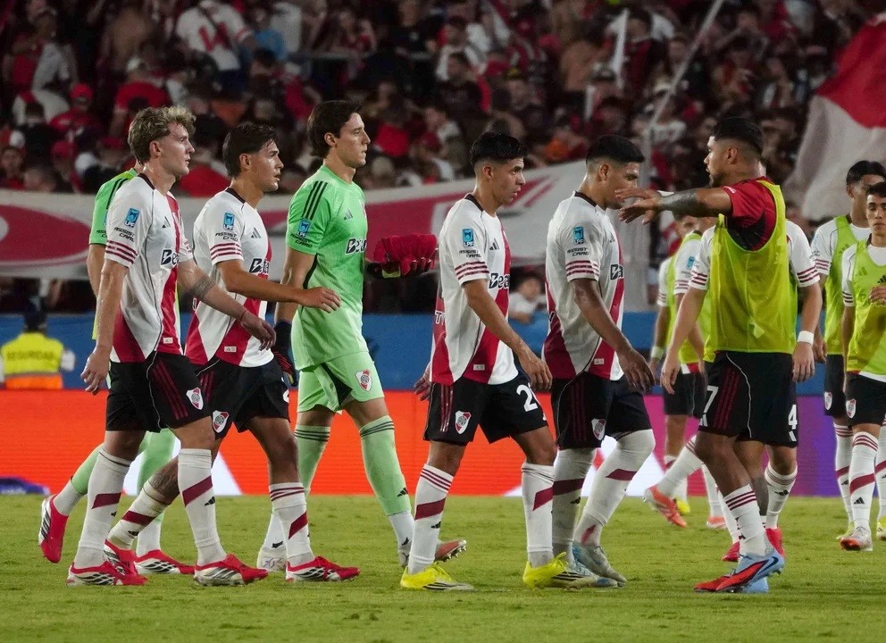 Bronca en el Monumental: hinchas de River apuntaron contra el “dream team” y la dirigencia