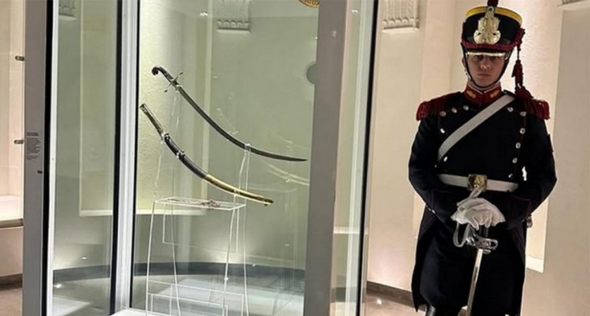 Renunció la directora del Museo Histórico Nacional tras el traslado del sable corvo de San Martín