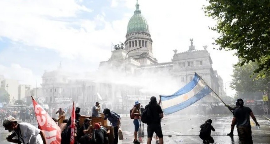 El Senado aprobó la reforma laboral de Milei entre fuertes críticas por el recorte de derechos y el impacto en los trabajadores