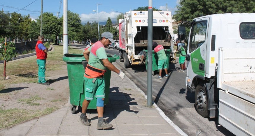 Remueven contenedores que generaban focos infecciosos