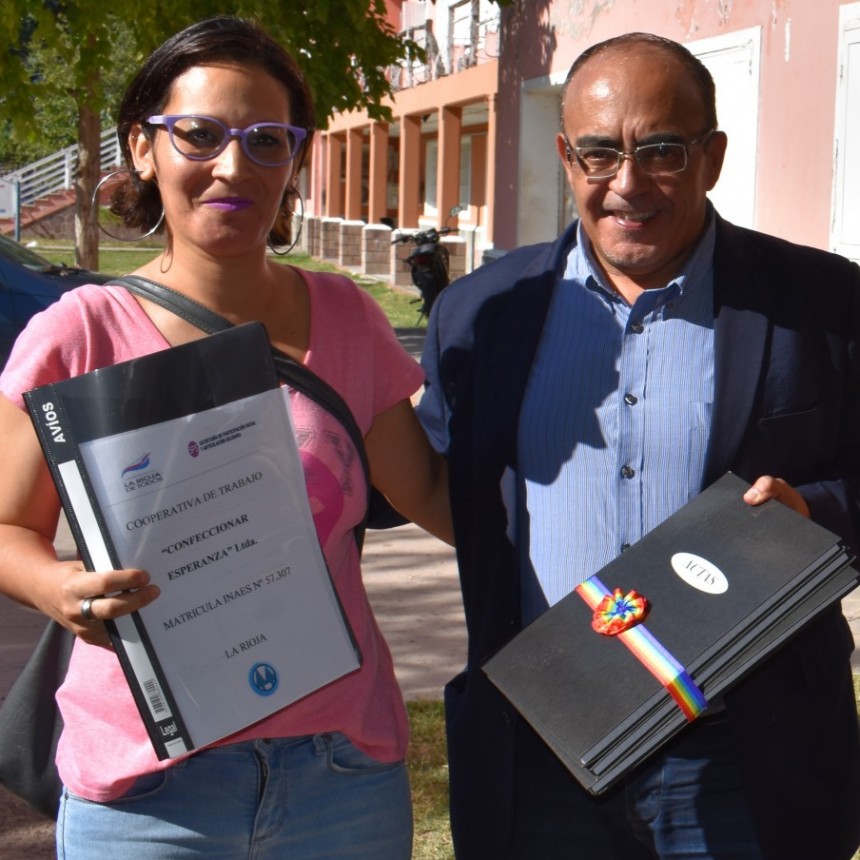 Guido Varas entregó matrículas y fondos a cooperativas