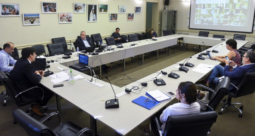 Trotta y Diputados debaten la suspensión de clases presenciales