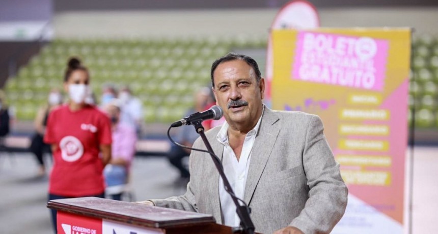 El Gobierno provincial entregó las primeras tarjetas del Boleto Estudiantil Gratuito