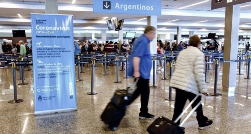 Buscan desalentar los viajes al exterior y evalúan reforzar la seguridad en las fronteras