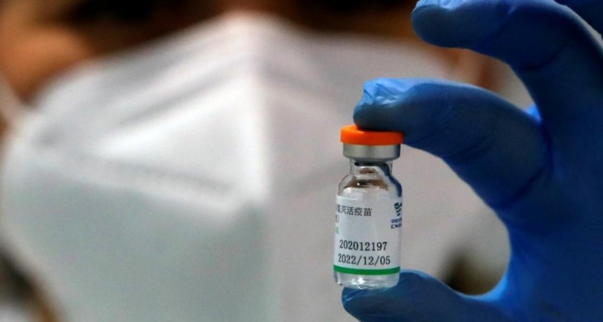 Autorizan de emergencia la vacuna Sinopharm para mayores de 60 años