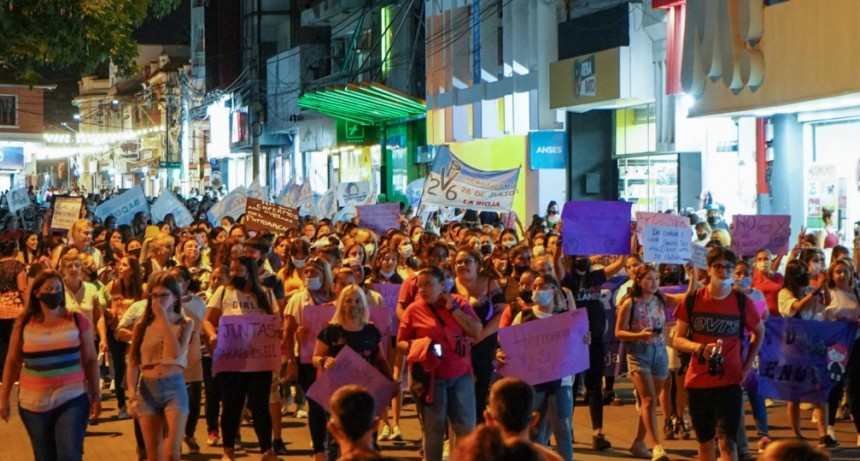 Miles de mujeres marcharon este 8M en La Rioja