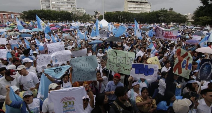 Guatemala prohibió el matrimonio igualitario, la educación sobre diversidad sexual y penalizó el aborto