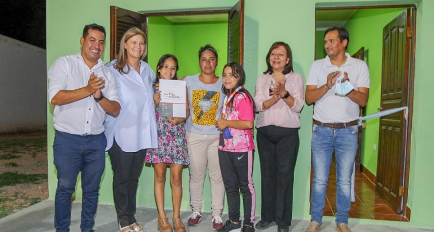 Entregan viviendas del Plan Angelelli en San Blas de los Sauces 