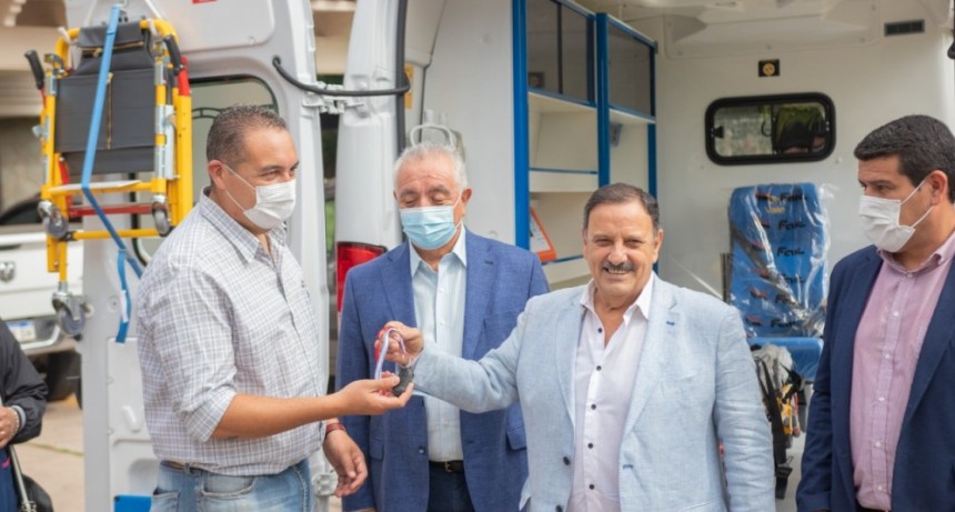El gobierno provincial entregó una ambulancia al hospital Zonal de Sanagasta 