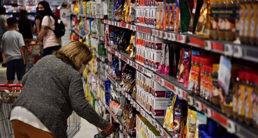 Acuerdan con empresas y supermercados retrotraer los precios al 10 de marzo