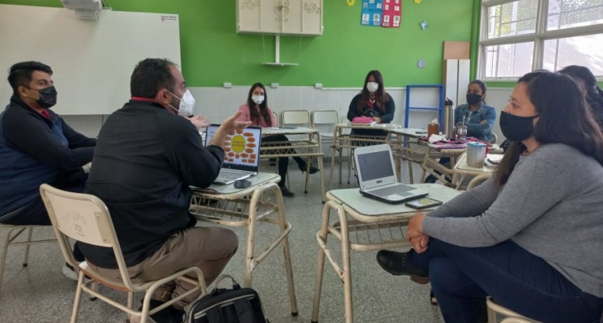 Docentes de matemáticas se capacitan para abordar las competencias básicas