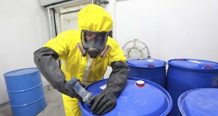 Paritarias: químicos y petroquímicos acordaron una suba salarial del 58%
