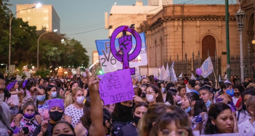 Hubo más de cuatro femicidios por semana durante el 2022, según la Defensoría del Pueblo 