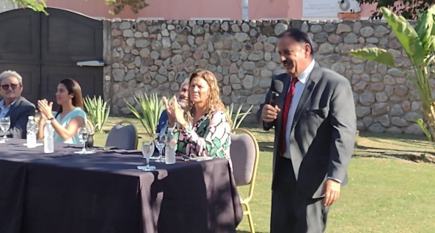 Quintela entregó el decreto de pase a planta a 242 trabajadores PEM