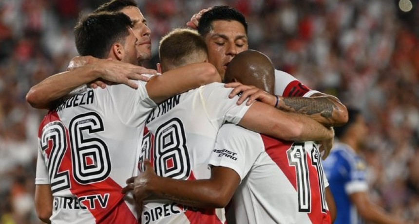 River goleó a Godoy Cruz y es el único escolta del campeonato 