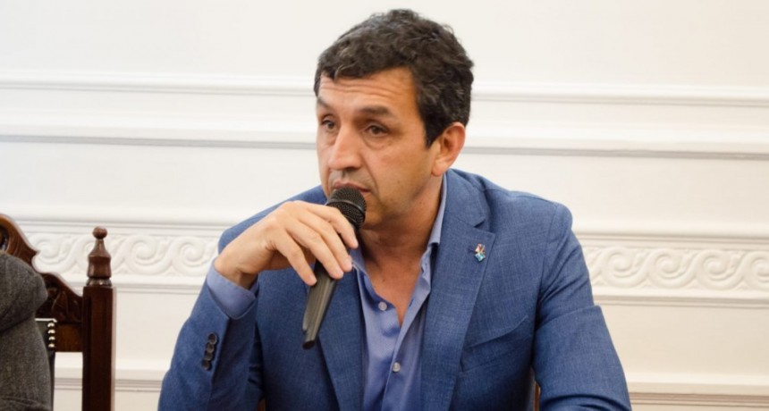 Ariel Martínez: “Todo acuerdo tiene que ser con los chicos en la escuela”