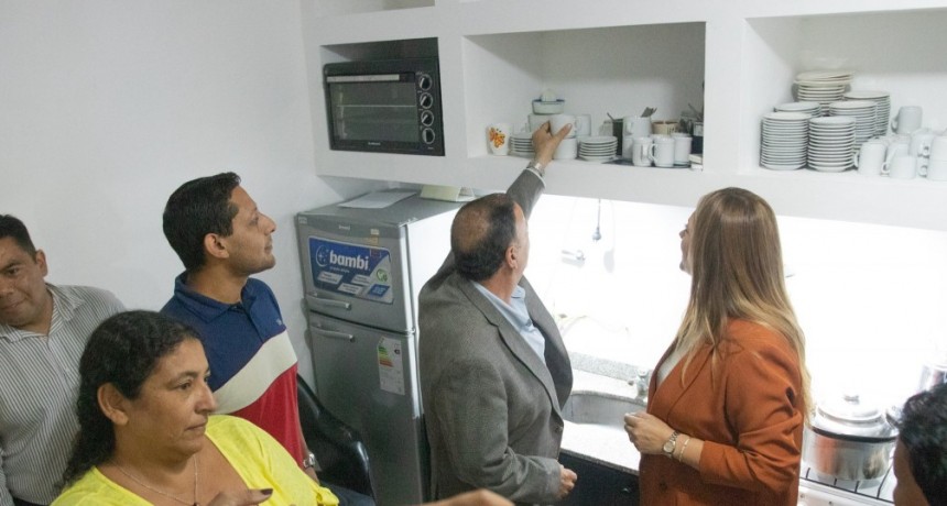 Quintela recorrió la obra del renovado anexo de la Legislatura