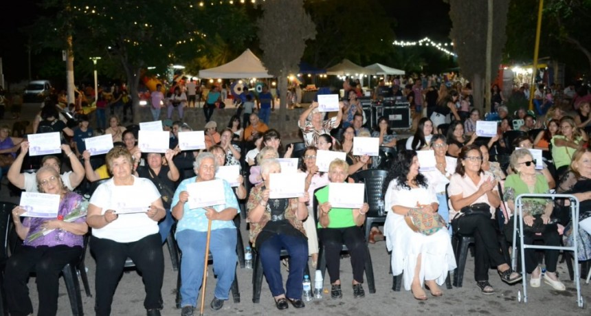 Brizuela y Doria realizó reconocimiento a mujeres chileciteñas