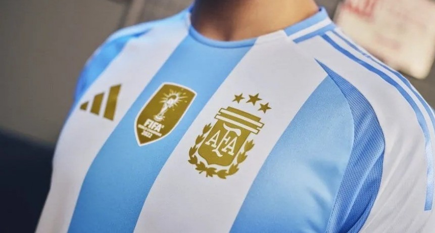 La Selección Argentina tiene nueva camiseta para enfrentar los próximos compromisos