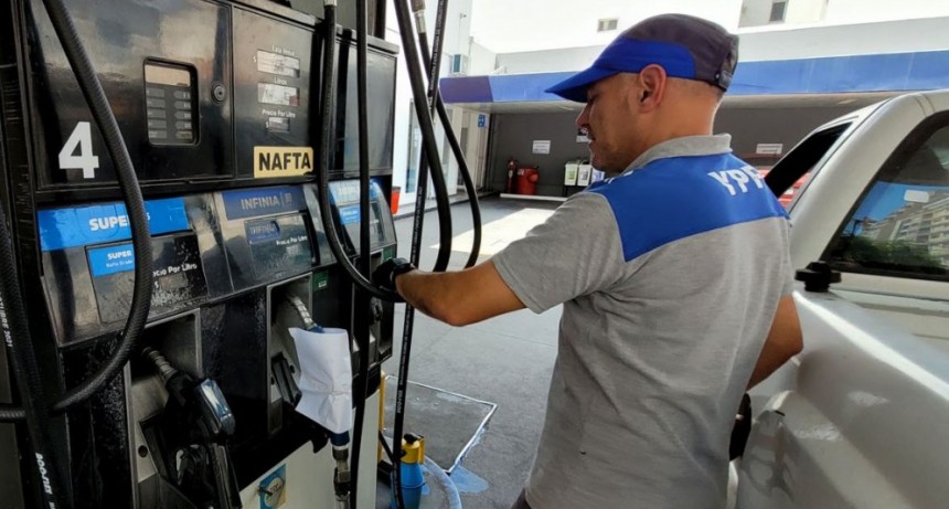 Desde mañana sube la nafta un 4,3% en todo el pais 