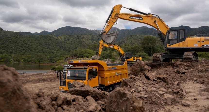 Quintela visitó Chamical para evalúar el progreso de las obras tras las inundaciones