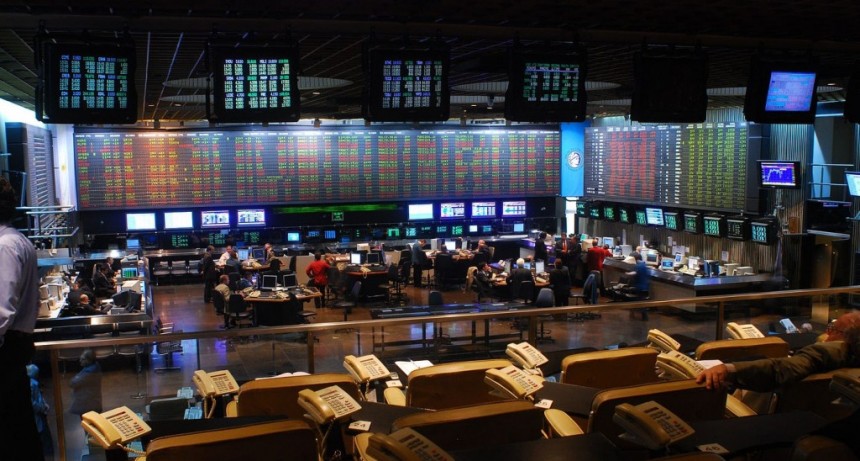 Mientras Milei negocia con el FMI, cerró un febrero negativo para la bolsa