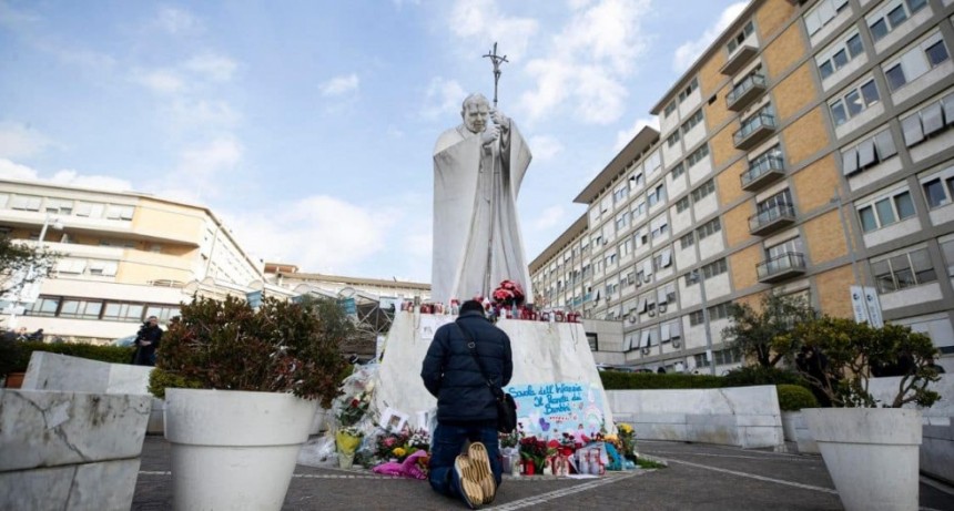 El Papa Francisco continúa con cuidados especiales y se encuentra estable
