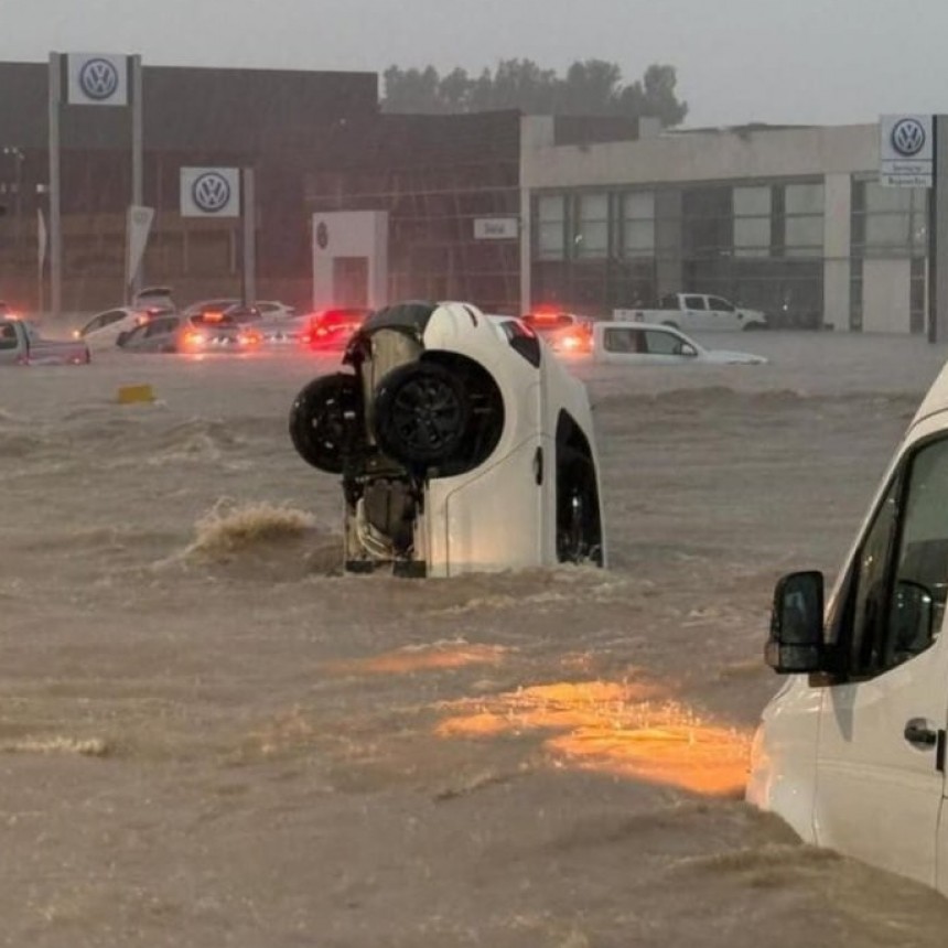 Llega la asistencia a Bahía Blanca en medio del caos por el temporal 