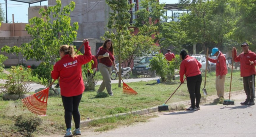 Continúan los trabajos del personal municipal para recuperar la ciudad luego del temporal