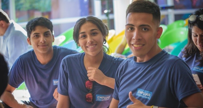 Fundación otorga becas para incentivar el aprendizaje de herramientas tecnológicas