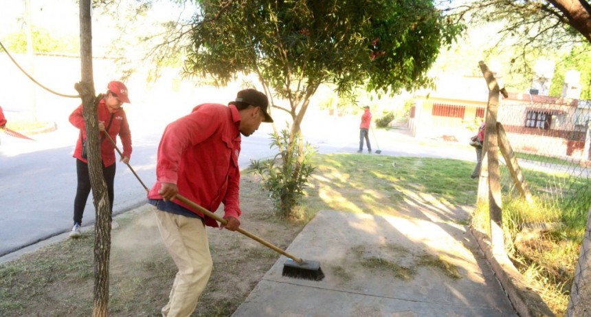 Municipio capitalino refuerza operativo de limpieza en el Barrio Alunai