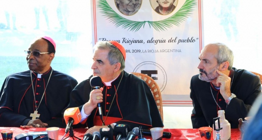 Beatificación: Becciu remarcó la admiración del Papa Francisco por Angelelli