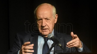 Lavagna inaugura un búnker y armó su equipo de campaña