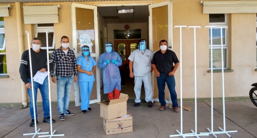 Escuelas Técnicas fabrican máscaras faciales y pie para sueros