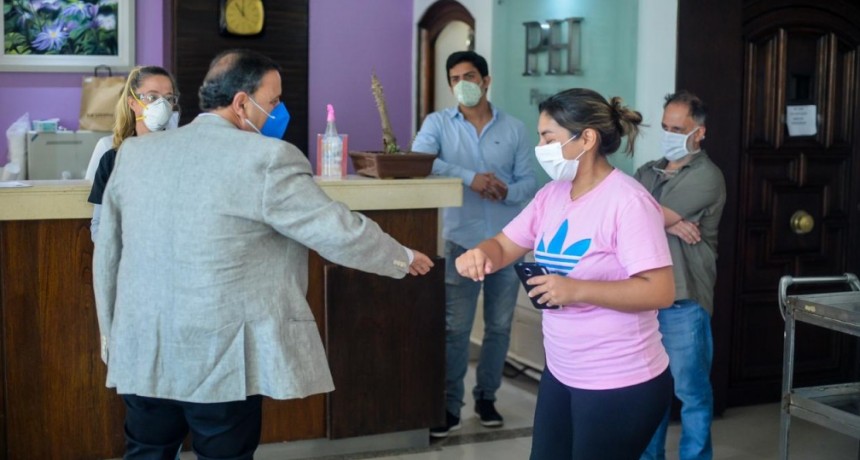 Quintela dialogó con las personas que cumplieron la cuarentena y vuelven a sus hogares