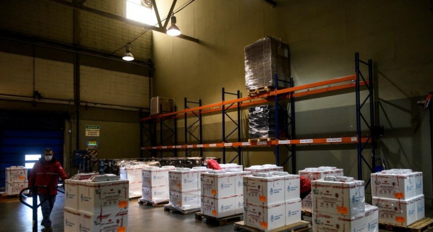 El Ministerio de Salud comenzó la distribución en todo el país de 654.000 dosis de la vacuna Sputnik V