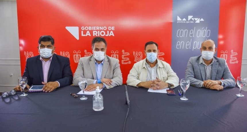 Quintela anunció la construcción de 900 viviendas