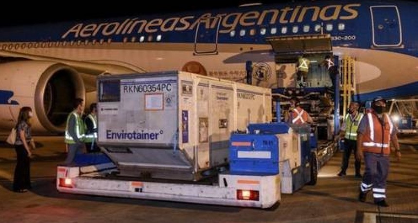 Llegan un millón de dosis de la vacuna Sinopharm al país
