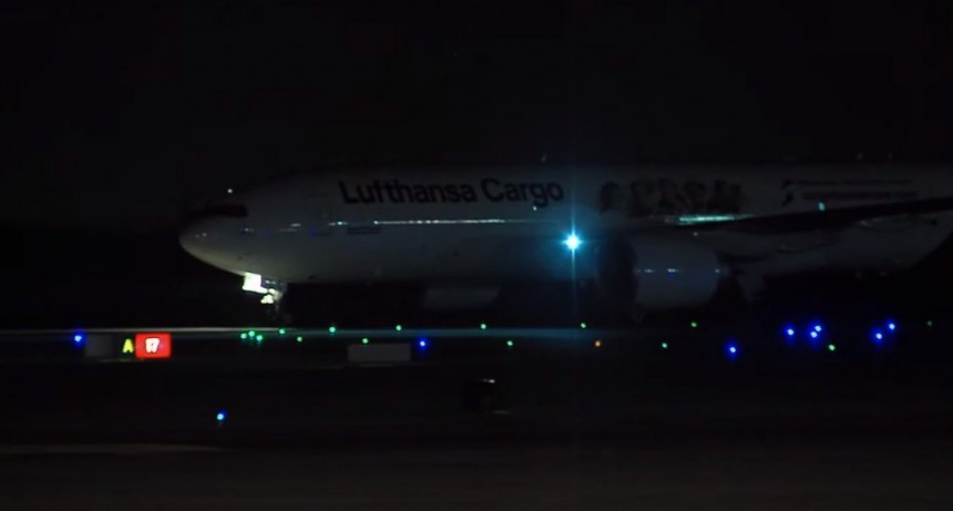 Llegó otro avión con vacunas desde China y parte un nuevo vuelo a Moscú