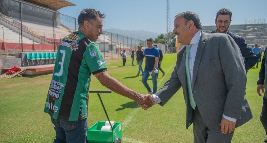 Copa Argentina: Quintela constató estado de obras en el Estadio Carlos Augusto Mercado Luna
