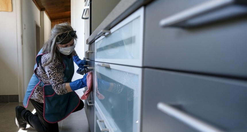 Empleadas de casas particulares tendrán un aumento del 15% entre abril y mayo
