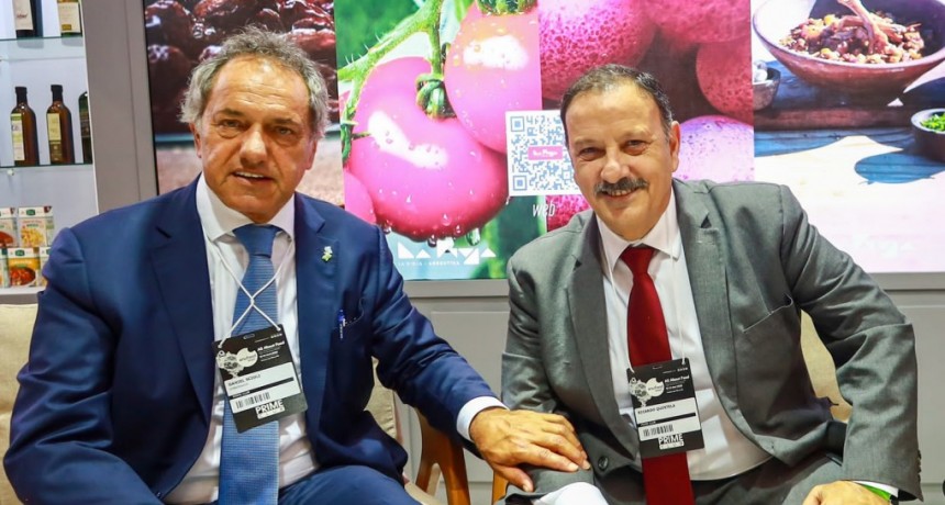 El gobernador Ricardo Quintela y el embajador Daniel Scioli presentes en el stand de La Rioja en Anufood 