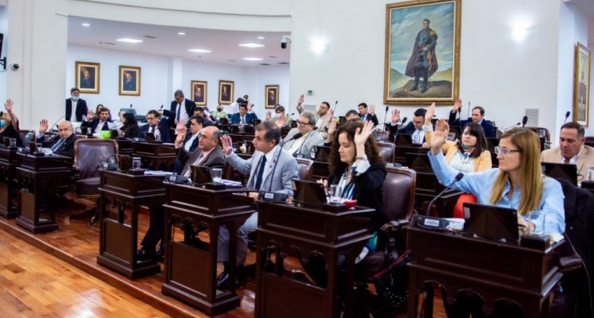 Intensa sesión en la Legislatura provincial