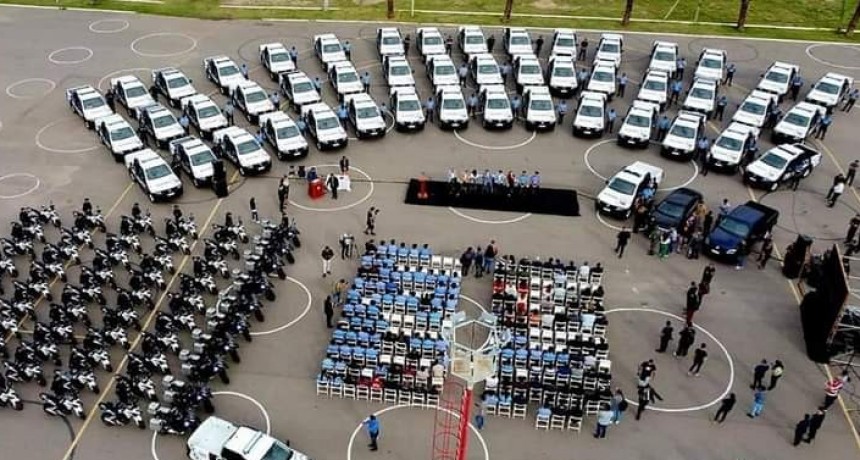 Entregan modernos móviles para la policía de la provincia